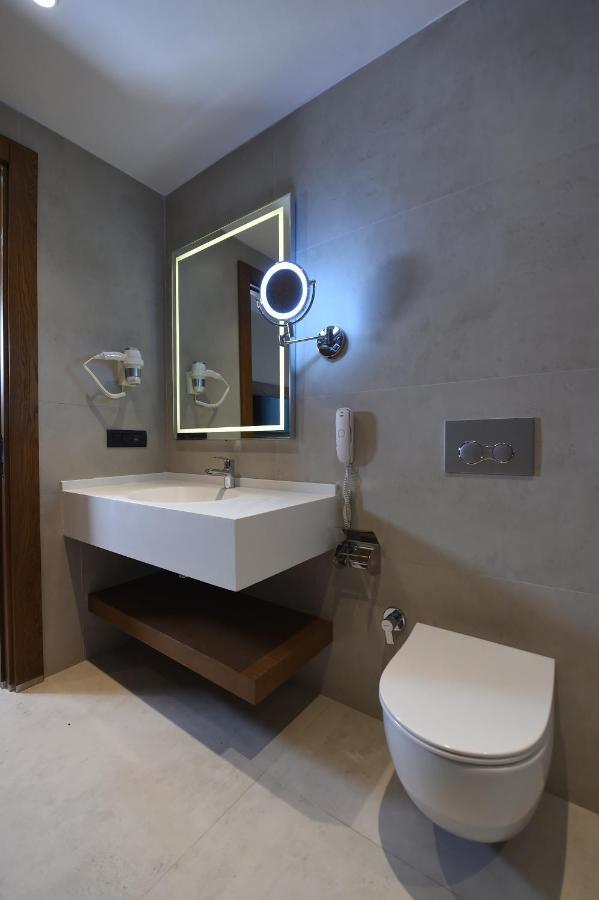 Cher Hotel & Spa Taksim Estambul Exterior foto Bathroom in a hotel